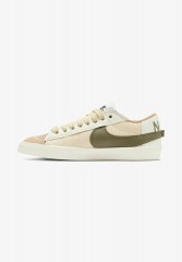 Nike Sportswear JUMBO Sneaker low sanddrift olive silver JUMBO низкие кроссовки женские песчаник оливково-серебристый