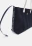 Tommy Hilfiger ICONIC TOTE Tote bag space blue ICONIC TOTE Сумка-тоут космический синий