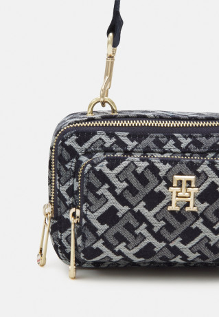Tommy Hilfiger ICONIC Across body bag denim ICONIC Сумка через плечо джинсовая ткань