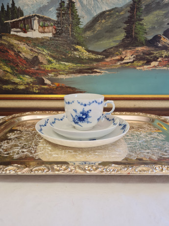 Кофейное трио винтажное Lottine, белый фарфор с розами в сине-голубых тонах, 9,5 x 6,5 см / 14 см / 18 см, Германия, 1960-70гг.