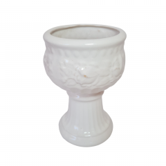 Ваза винтажная W.Germany в античном стиле с объемным цветочным декором, фарфор, 17 см, Германия, 1960-70гг.