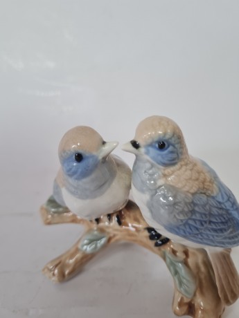 Статуэтка винтажная "Две голубые птички на ветке", фарфор, 16 х 9 см, 1960-70гг.