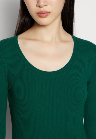 Tommy Hilfiger SLIM FRILL SCOOP-NK LS Jumper prep green SLIM FRILL SCOOP-NK LS Джемперы подготовка зеленый
