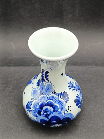 Ваза винтажная Delft Holland среднего размера, с цветочным декором, фарфор, 13 х 7 см, Голландия, 1960-70гг.