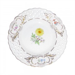 Meissen Meissen  'Neuer Ausschnitt - Blume 2 mitte bunt mit Goldrand' Teller mit Durchbruch 19 cm Мейсен "новая огранка - цветок 2 центр разноцветный с золотой каймой" тарелка с прорывом 19 см
