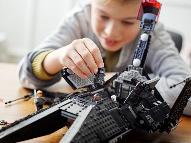 Lego Die Scythe – Transportschiff des Grossinquisitors The Scythe — транспортный корабль Великого Инквизитора.