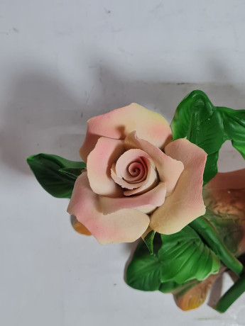 Фигурка винтажная Cesa.R. / Capodimonte By Sarastano, "Две бело-розовые розы на ветке", фарфор, 20 x 13 x 10 см,  Италия, 1960-1970гг.