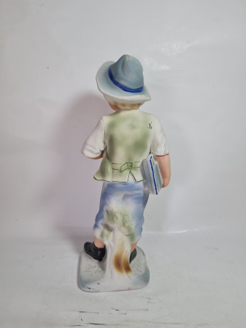 Статуэтка винтажная ARPO "Юноша с книгами", керамика, 29 см, Румыния, 1960-70гг.