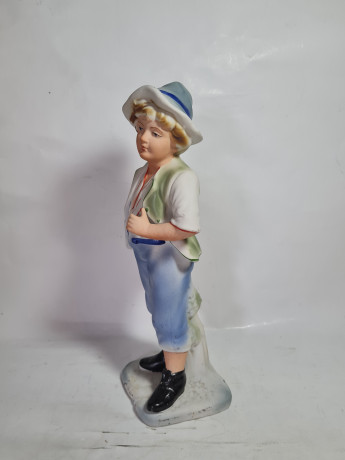 Статуэтка винтажная ARPO "Юноша с книгами", керамика, 29 см, Румыния, 1960-70гг.