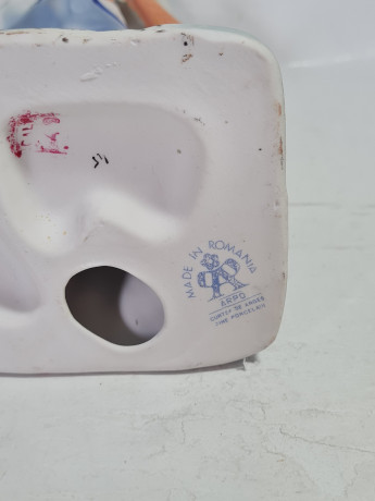 Статуэтка винтажная ARPO "Юноша с книгами", керамика, 29 см, Румыния, 1960-70гг.