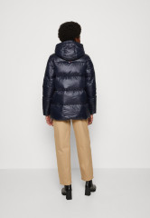 Tommy Hilfiger SORONA PADDED LOGO COAT Winter coat desert sky УТЕПЛЕННОЕ ПАЛЬТО SORONA LOGO Зимнее пальто небо пустыни