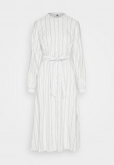 Tommy Hilfiger MIDI SHIRT DRESS Shirt dress ecru/blue ПЛАТЬЕ-РУБАШКА МИДИ Платье-рубашка экрю/синий