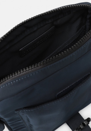 Tommy Hilfiger TWILIGHT MINI MESSENGER Across body bag space blue TWILIGHT MINI MESSENGER Сумка через плечо космический синий