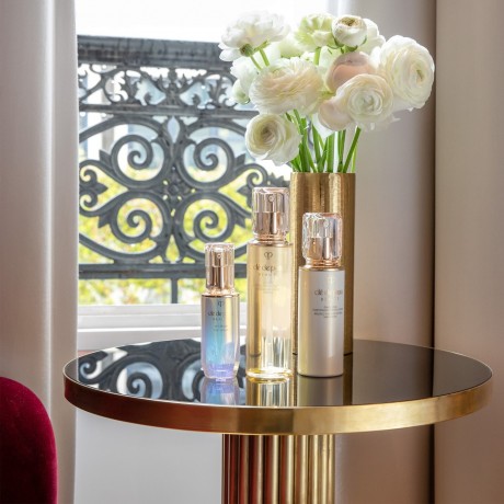 Cle de Peau Beaute The Serum  Сыворотка