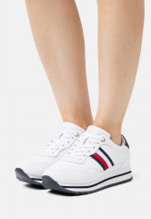 Tommy Hilfiger ESSENTIAL WEBBING RUNNER Trainers white ESSENTIAL WEBBING RUNNER — Кроссовки белый