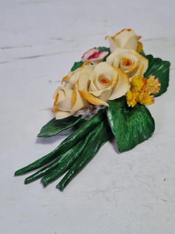 Фигурка винтажная Capodimonte "Ветка из 5 желтых бутонов и розовыми цветками", фарфор, 12 x 6 x 3,5 см, Италия, 1960-1970гг.