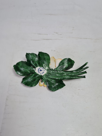 Фигурка винтажная Capodimonte "Ветка из 5 желтых бутонов и розовыми цветками", фарфор, 12 x 6 x 3,5 см, Италия, 1960-1970гг.