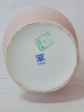 Ваза винтажная Stipo Dorohoi в бело-розовых тонах, фарфор, 31 см, Румыния, 1960-70гг.