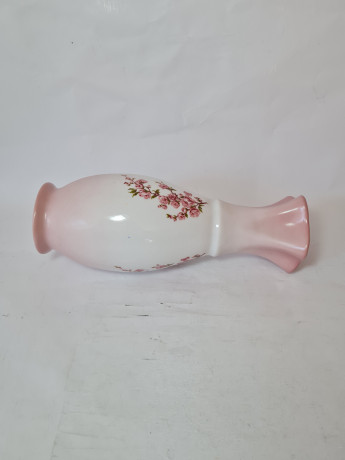 Ваза винтажная Stipo Dorohoi в бело-розовых тонах, фарфор, 31 см, Румыния, 1960-70гг.