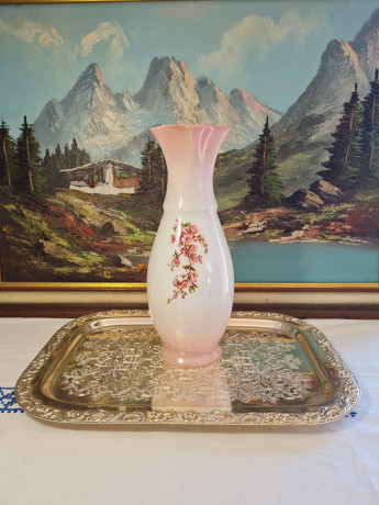 Ваза винтажная Stipo Dorohoi в бело-розовых тонах, фарфор, 31 см, Румыния, 1960-70гг.