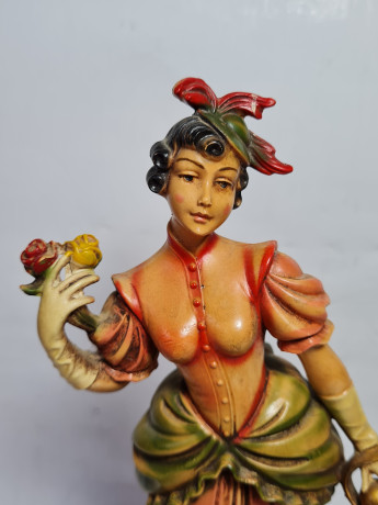 Статуэтка винтажная "Дама с зонтиком", керамика, 8,5 x 22,5 см, Италия, 1960-70гг.