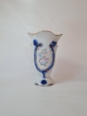 Ваза винтажная большая ARPO с цветочным фактурным узором, фарфор с позолотой, 23 х 16,5 см, Румыния, 1960-70гг. 