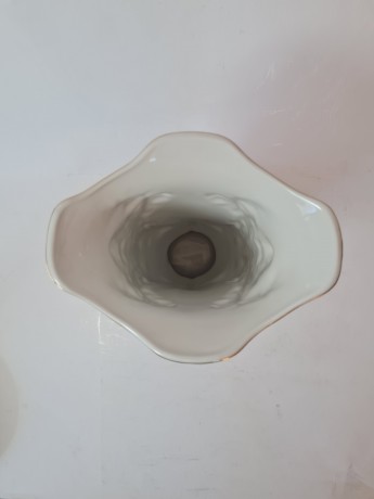 Ваза винтажная большая ARPO с цветочным фактурным узором, фарфор с позолотой, 23 х 16,5 см, Румыния, 1960-70гг. 