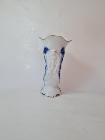 Ваза винтажная большая ARPO с цветочным фактурным узором, фарфор с позолотой, 23 х 16,5 см, Румыния, 1960-70гг. 