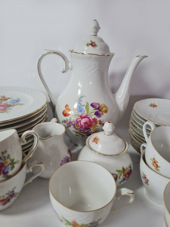 Schumann Arzberg Bavaria Чайный сервиз на 12 персон, белый фарфор с цветочным рисунком, фактурным узором и позолоченным ободком, Германия, 1960-70гг.