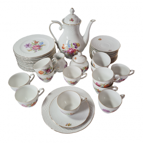 Schumann Arzberg Bavaria Чайный сервиз на 12 персон, белый фарфор с цветочным рисунком, фактурным узором и позолоченным ободком, Германия, 1960-70гг.