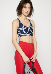 Tommy Hilfiger LOW ROPE STRAPPY BRA Light support sports bra carbon navy LOW ROPE STRAPPY BRA Спортивный бюстгальтер с легкой поддержкой углеродный флот