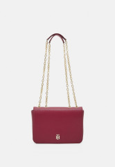 Tommy Hilfiger TIMELESS CHAIN CROSSOVER Across body bag rouge TIMELESS CHAIN ??CROSSOVER Сумка через плечо румяна