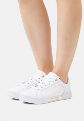 Tommy Hilfiger COURT WITH LACE HARDWARE Trainers white/gold COURT WITH LACE HARDWARE Кроссовки белое золото