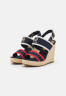 Tommy Hilfiger FEMININE WEDGE Platform sandals red/white/blue FEMININE WEDGE Босоножки на платформе красный/белый/синий