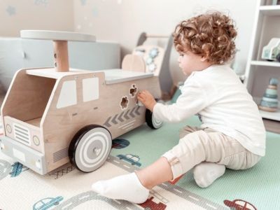 mamabrum Aufsitzauto aus Holz Rutschauto mit Aufbewahrungsfach Деревянная ездовая машина с багажным отделением