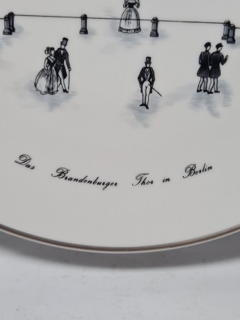 KPM Декоративная фарфоровая тарелка "Бранденбургские ворота", 19,5 см, Германия, 1960-70гг.