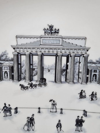 KPM Декоративная фарфоровая тарелка "Бранденбургские ворота", 19,5 см, Германия, 1960-70гг.