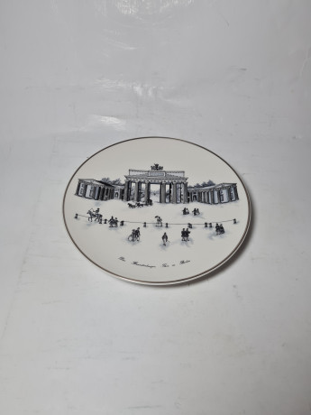 KPM Декоративная фарфоровая тарелка "Бранденбургские ворота", 19,5 см, Германия, 1960-70гг.