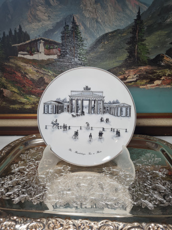 KPM Декоративная фарфоровая тарелка "Бранденбургские ворота", 19,5 см, Германия, 1960-70гг.