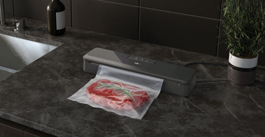 AEG AEG Wasserkocher VS4-1-4AG, Vakuumierer schnell Pulse-Funktion Sous-Vide kompakt  Чайник AEG VS4-1-4AG, вакуумный упаковщик, функция быстрого импульса, компактный су-вид