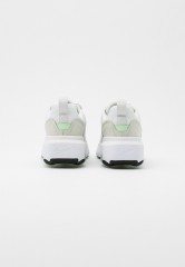 Nike Sportswear AIR MAX VERONA Sneaker low jade aura/white/platinum tint AIR MAX VERONA Низкие кроссовки женские нефритовая аура/белый/платиновый оттенок