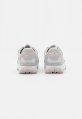 Nike Sportswear W FONTANKA WAFFLE Sneaker low pure platinum/light soft pink/light iron ore/white/summit white W FONTANKA WAFFLE кроссовки женские низкие чистая платина/светло-розовый/светло-железная руда/белый/саммит белый