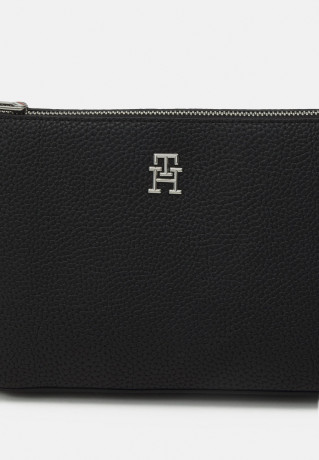 Tommy Hilfiger EMBLEM WASHBAG Wash bag black EMBLEM WASHBAG Мешок для стирки черный
