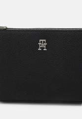 Tommy Hilfiger EMBLEM WASHBAG Wash bag black EMBLEM WASHBAG Мешок для стирки черный