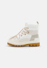 Tommy Hilfiger LACED OUTDOOR BOOT Lace-up ankle boots ecru LACED OUTDOOR BOOT Ботильоны на шнуровке экрю