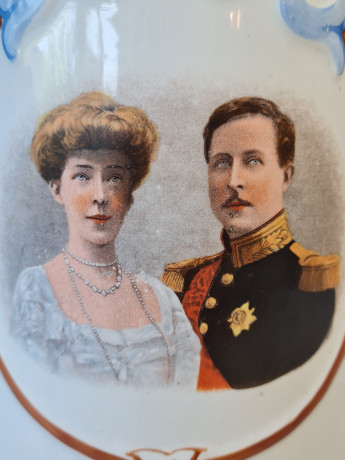 Кувшин винтажный Imprele&Royal с портретом бельгийской королевской четы, керамика, 27 x 20 см, Германия, 1960-70гг.