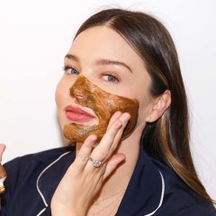 KORA Organics TURMERIC BRIGHTENING &amp; EXFOLIATING MASK, 2-IN-1  Маска из куркумы