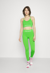 Tommy Hilfiger ESSENTIALS LOW SEAMLESS BRA Light support sports bra spring lime ESSENTIALS LOW SEAMLESS BRA Спортивный бюстгальтер с легкой поддержкой весенняя известь