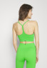 Tommy Hilfiger ESSENTIALS LOW SEAMLESS BRA Light support sports bra spring lime ESSENTIALS LOW SEAMLESS BRA Спортивный бюстгальтер с легкой поддержкой весенняя известь
