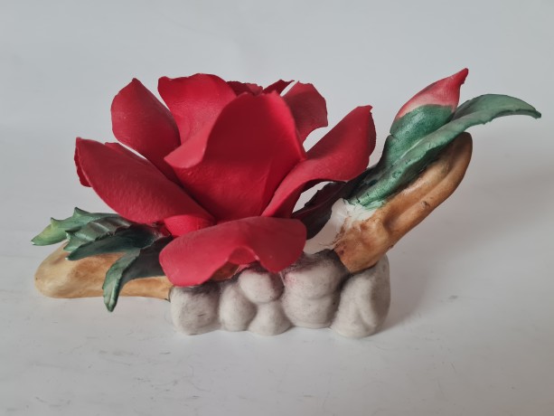 Capodimonte Фарфоровая статуэтка Каподимонте "Алая Роза", Италия, 1950-60гг.